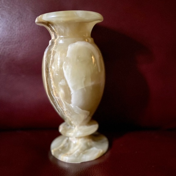 Decorative Onyx Vase 9” Hight hand caved multi-colors - Picture 2 of 10